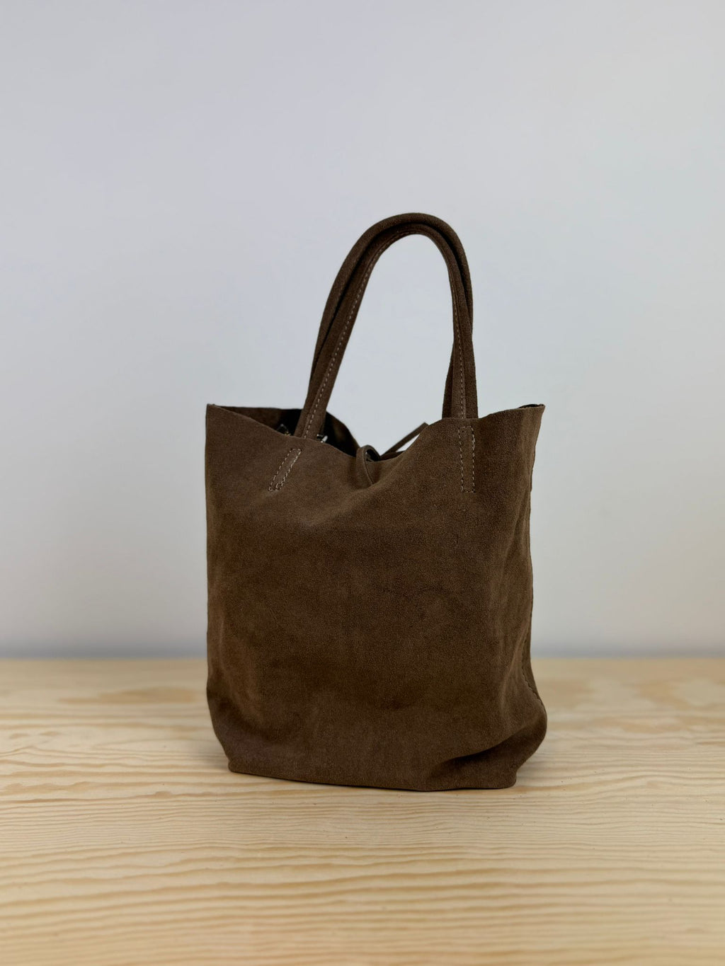 Alice crossbody / mini shopper suède - Bruin 🤎