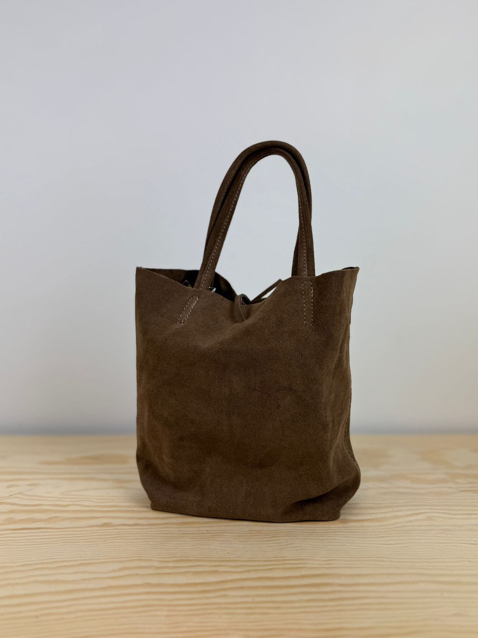 Alice crossbody / mini shopper suède - Bruin 🤎