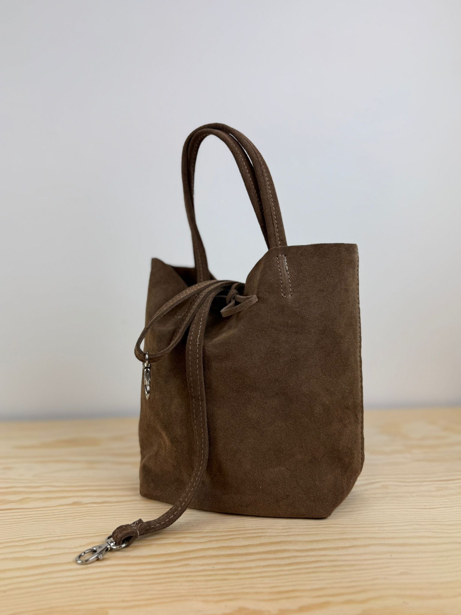 Alice crossbody / mini shopper suède - Bruin 🤎