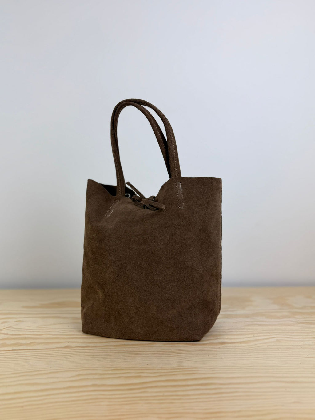 Alice crossbody / mini shopper suède - Bruin 🤎