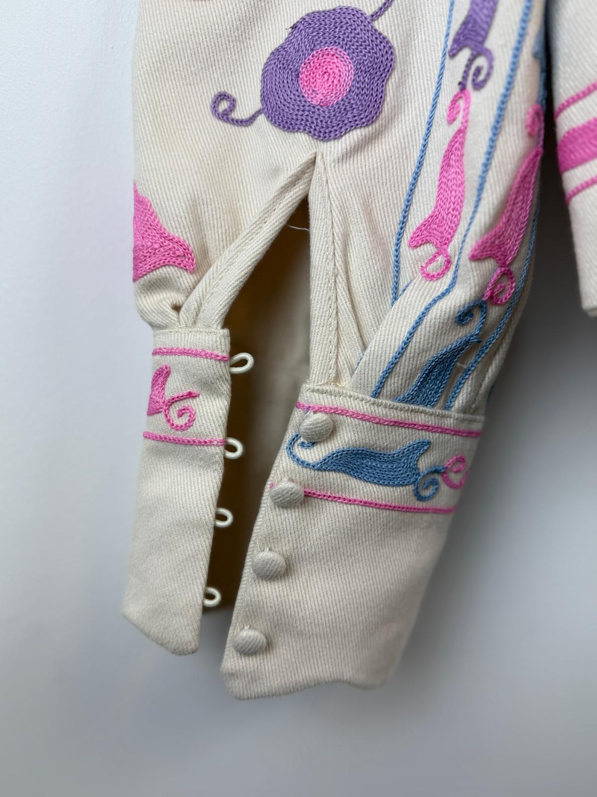Amélie geborduurd jasje 🩵🩷