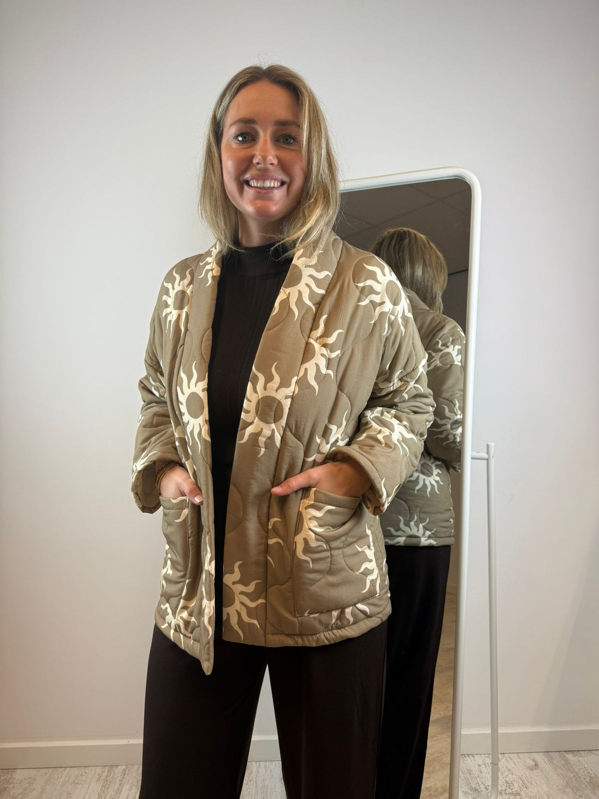 Isa gewatteerd jasje - Zandkleur ☀️