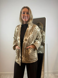 Isa gewatteerd jasje - Zandkleur ☀️