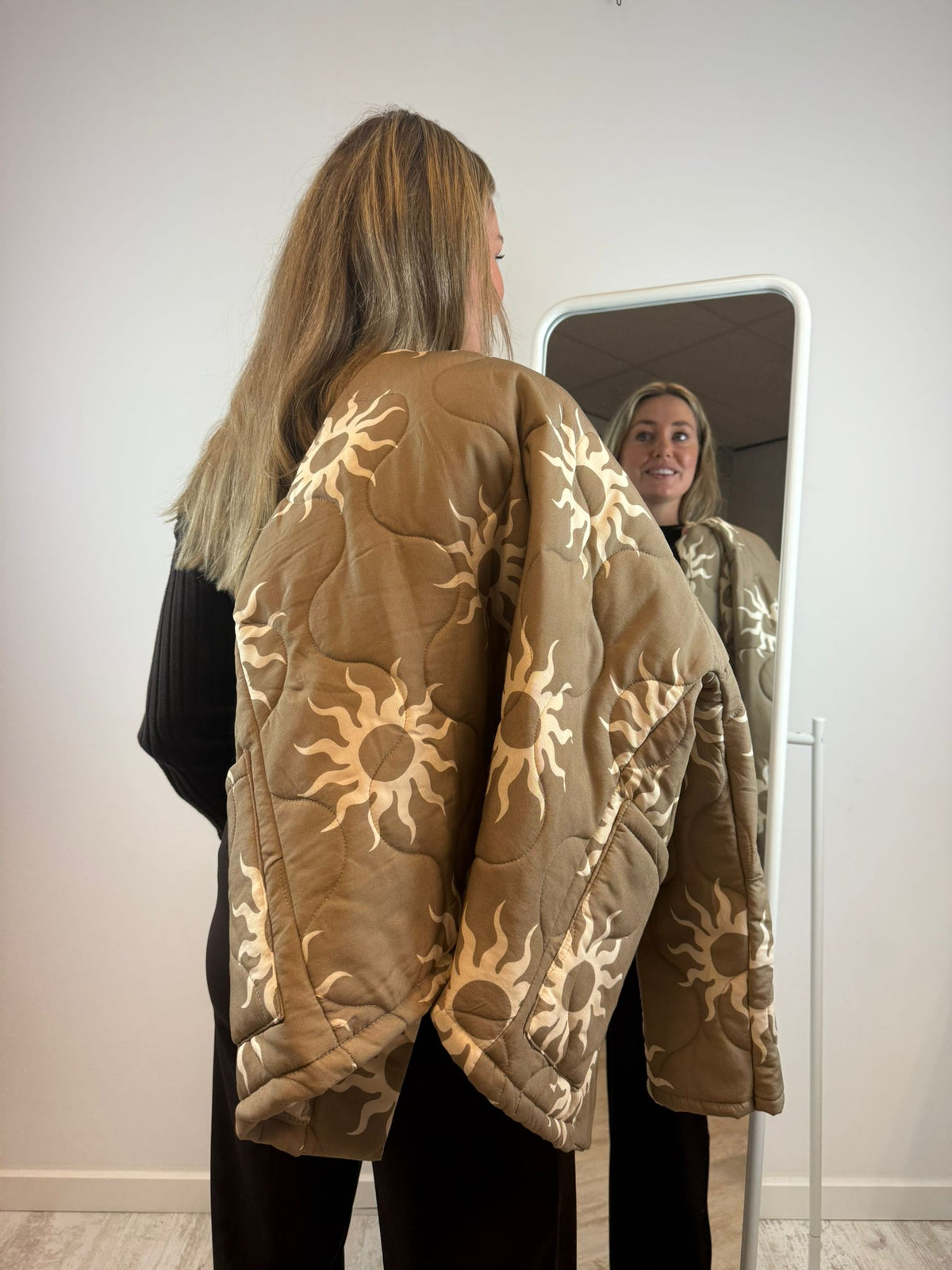 Isa gewatteerd jasje - Zandkleur ☀️