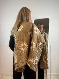 Isa gewatteerd jasje - Zandkleur ☀️