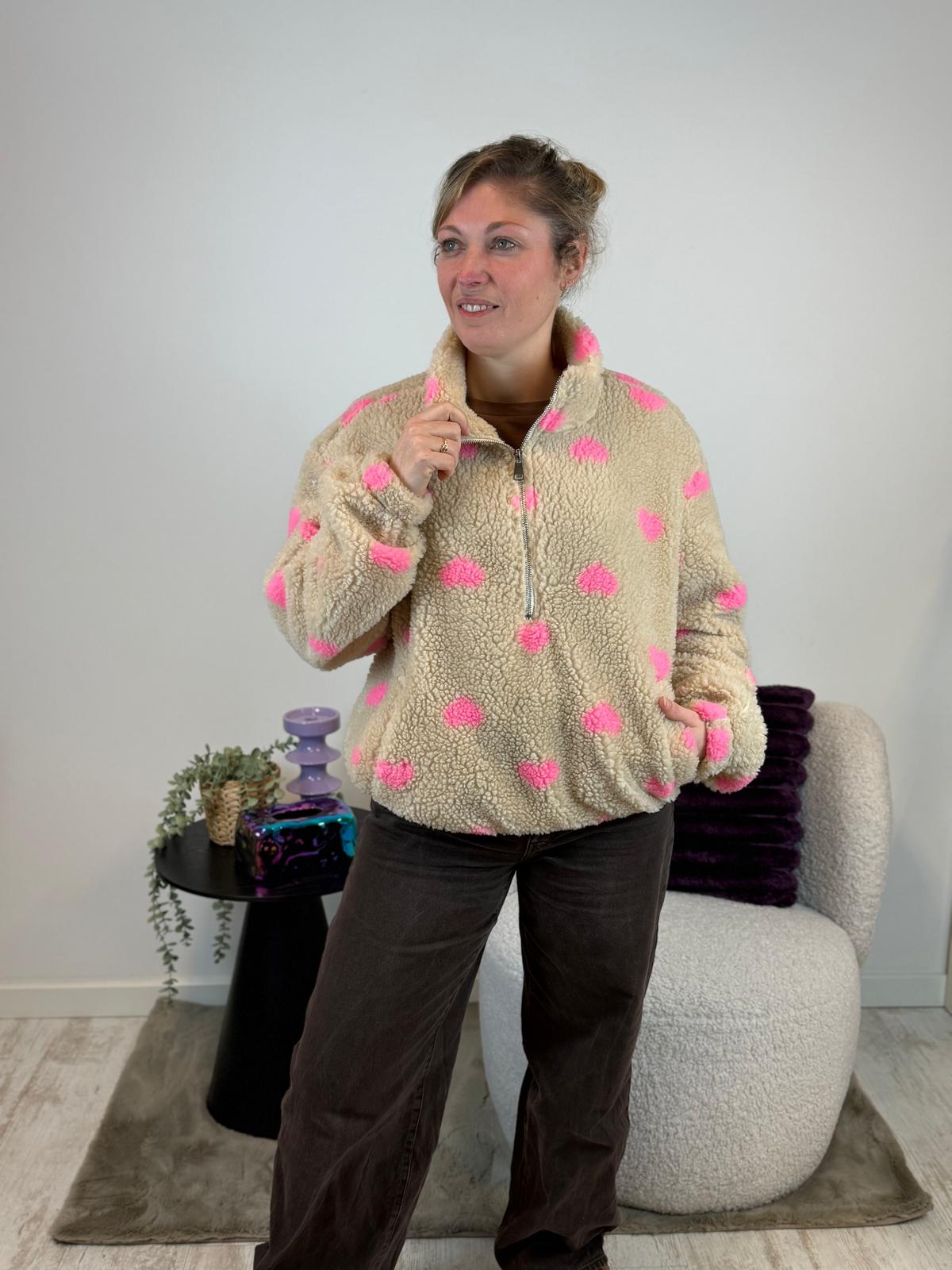 Ted - Trui beige met roze hartjes 🩷