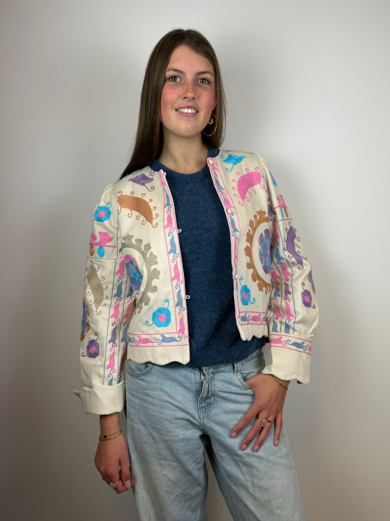 Amélie geborduurd jasje 🩵🩷