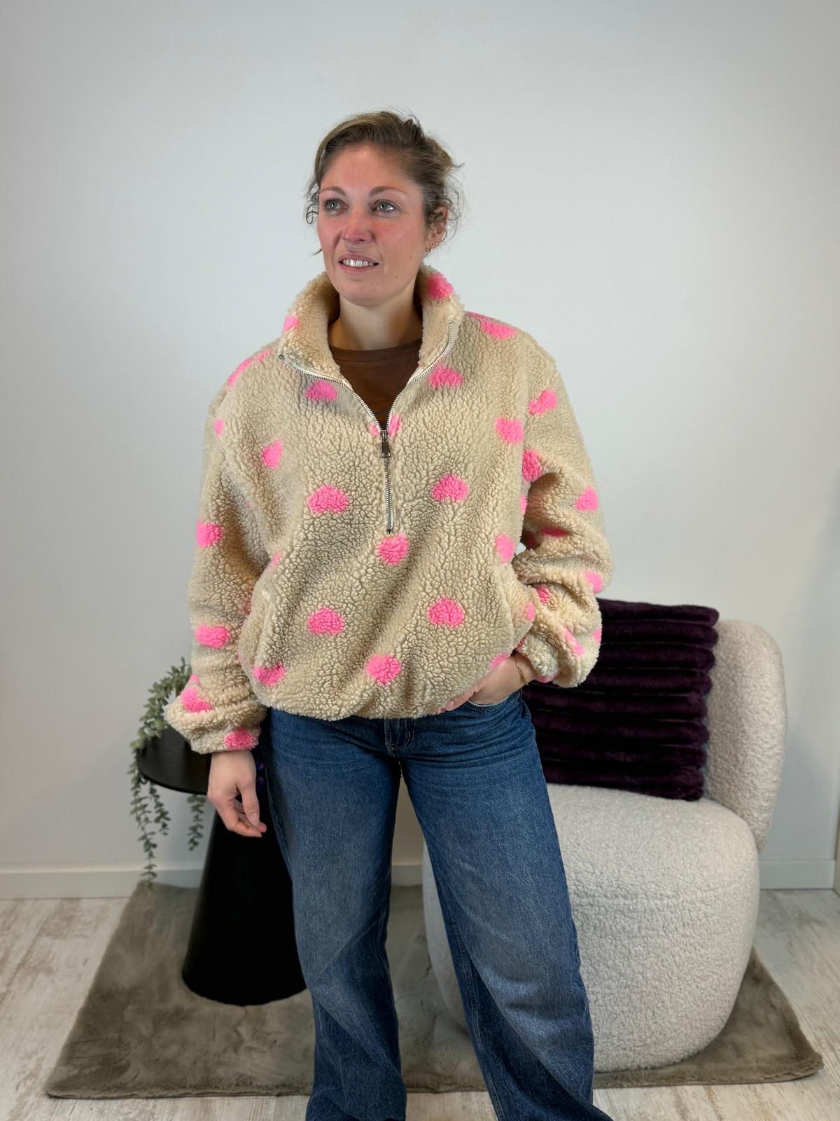 Ted - Trui beige met roze hartjes 🩷